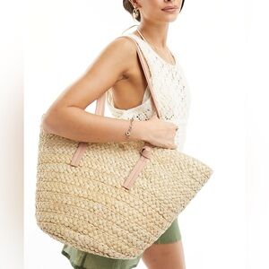 NWT | South Beach Straw Tote Bag in Natural